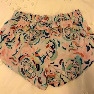 Cute patterned Athleta Shorts size M